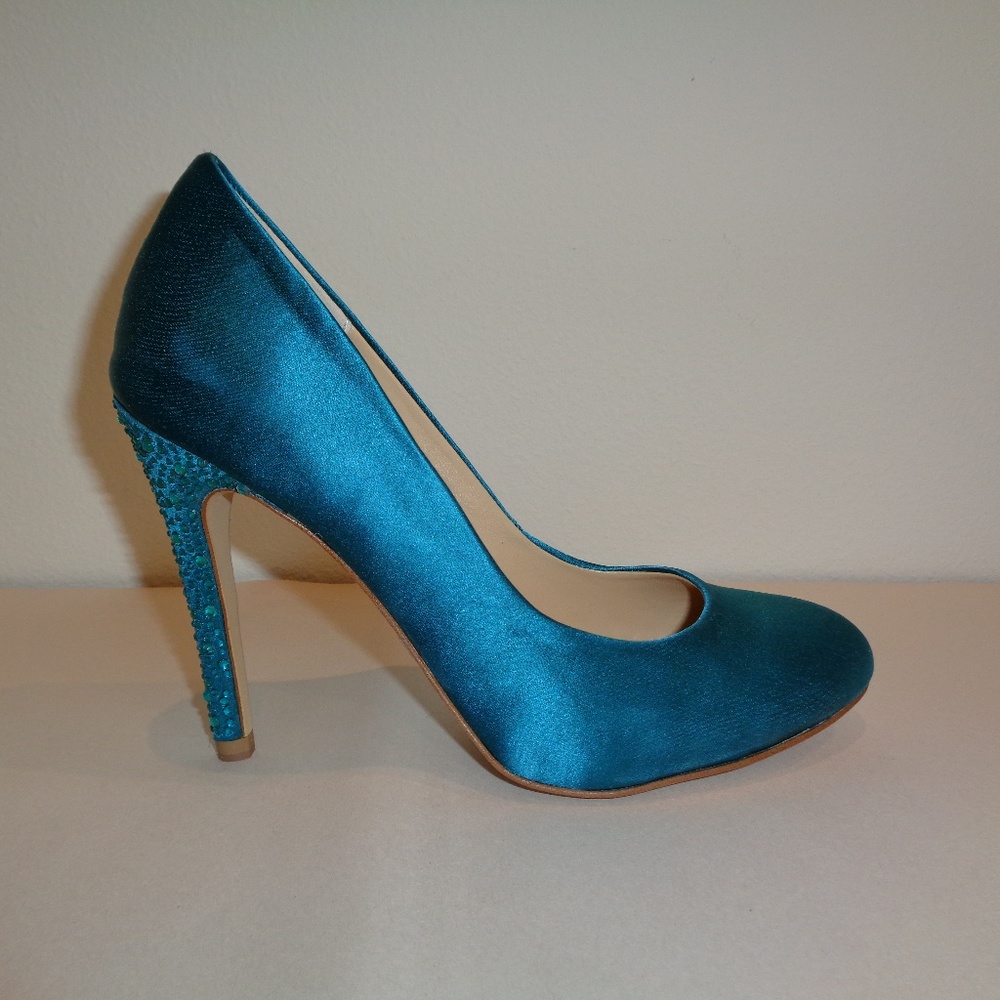 ABS Allen Schwartz Size 6.5 M NADEAH Peacock Heels